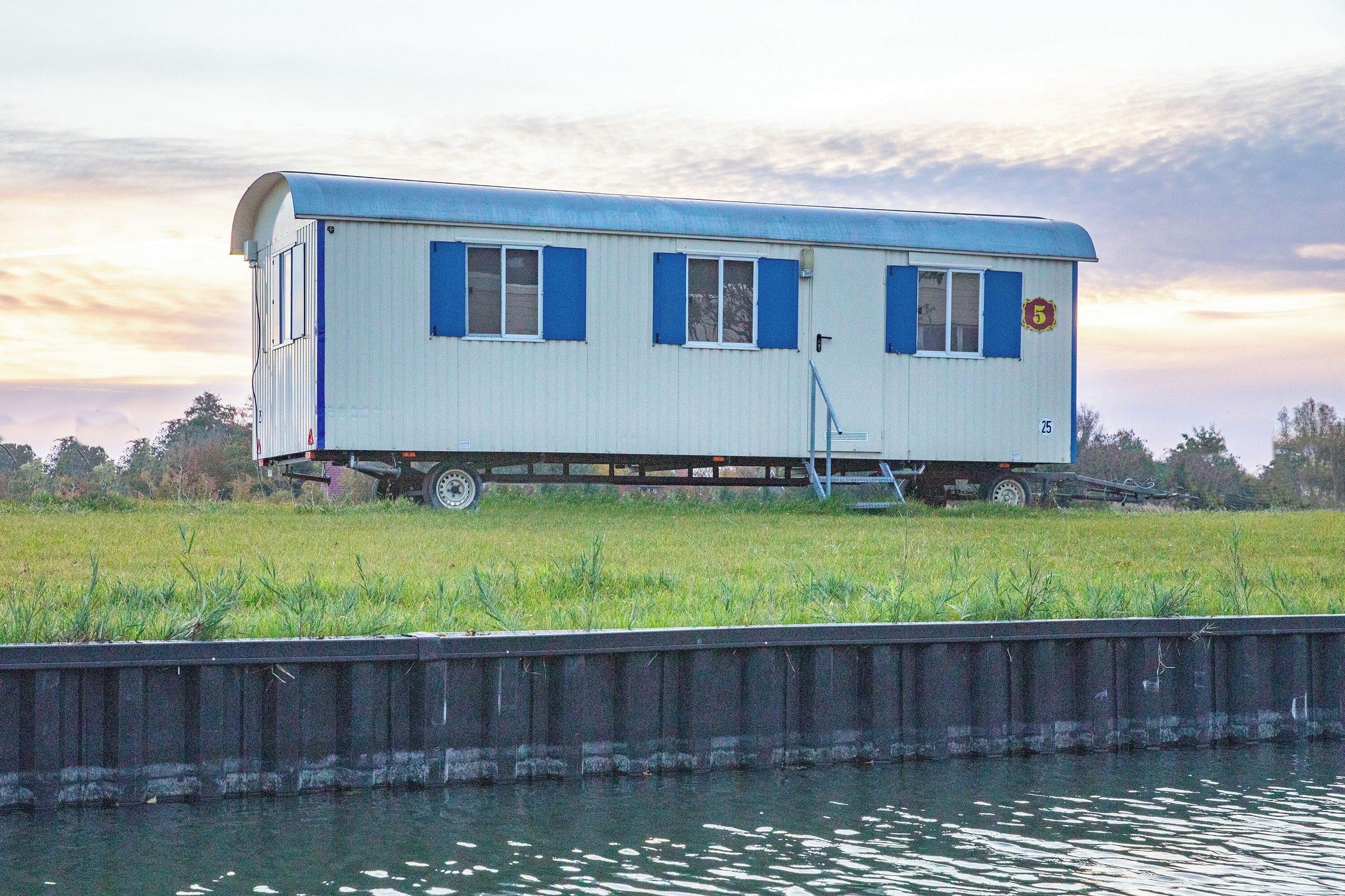 Zirkuswagen | Ameublement personnalisé, chambres insonorisées, Wi-Fi gratuit