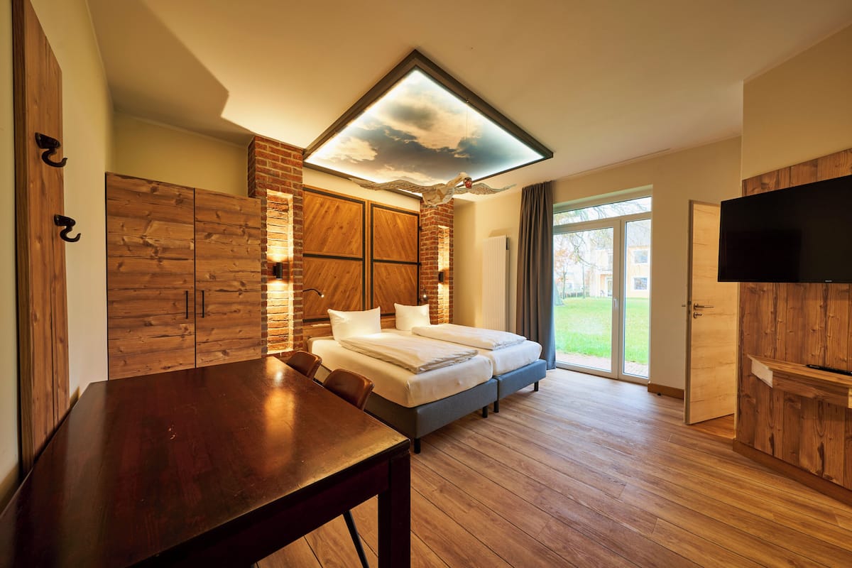 3-Bett Zimmer barrierefrei | 隔音、免費 Wi-Fi、獨特裝修、床單