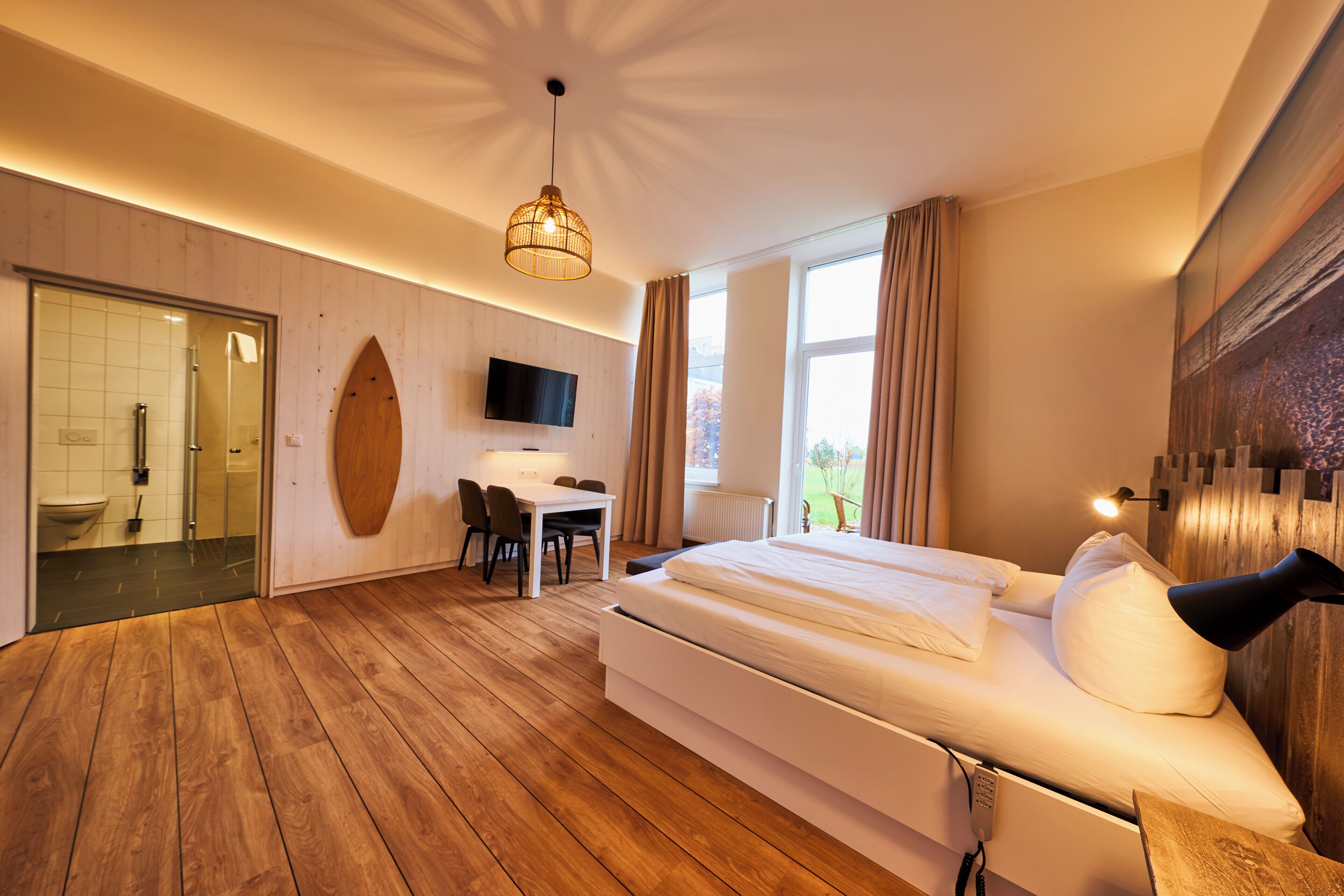 Double Room, Roll-in Shower, Terrace | Individually furnished, soundproofing, free WiFi, bed sheets