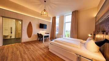 Double Room, Roll-in Shower, Terrace | Individually furnished, soundproofing, free WiFi, bed sheets