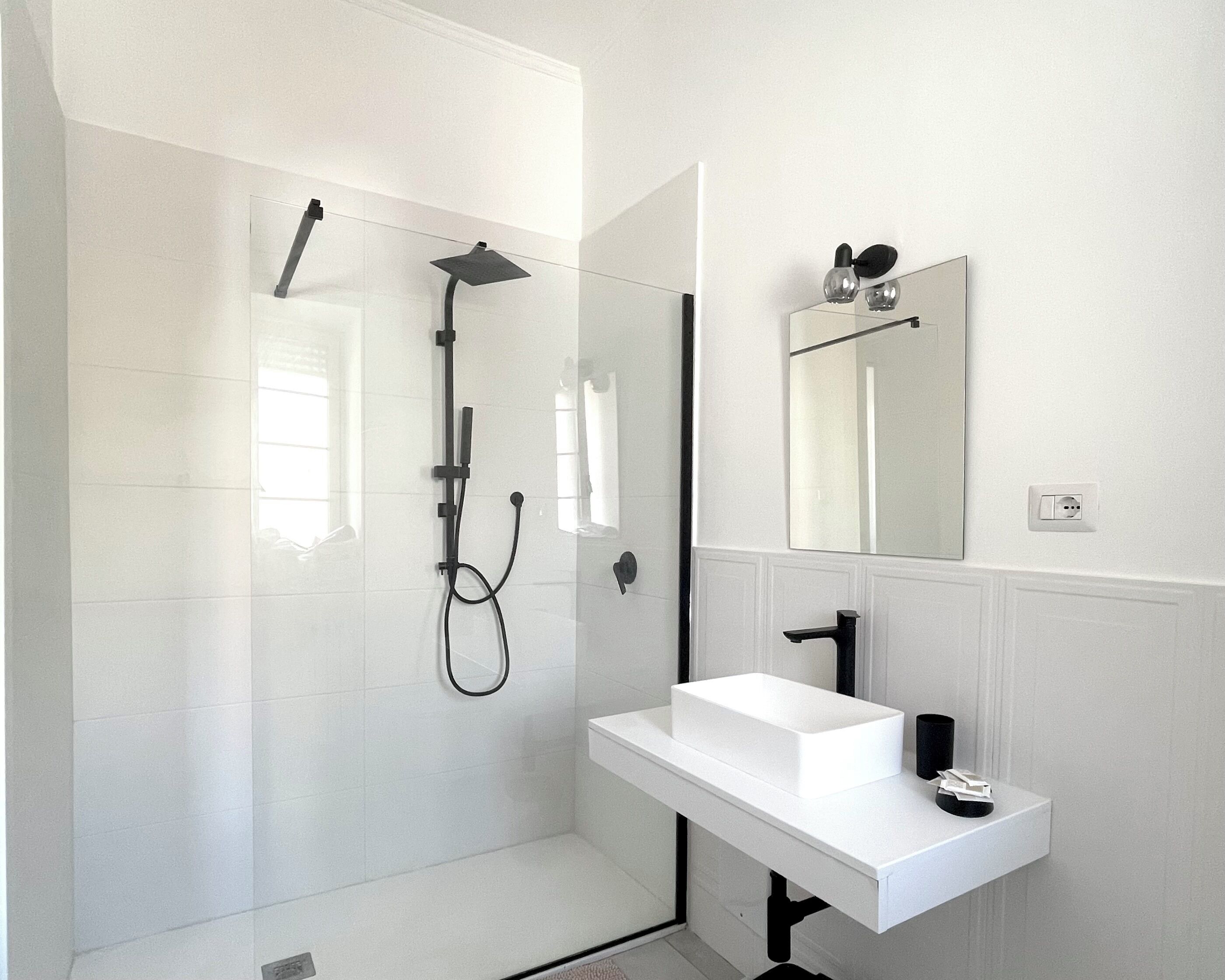 Doccia, asciugacapelli, bidet, asciugamani