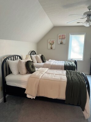 3 chambres, fer et planche à repasser, lit parapluie, Wi-Fi gratuit
