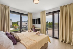 4 Schlafzimmer, Bügeleisen/Bügelbrett