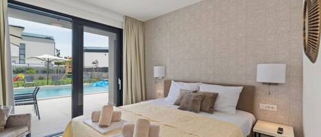 4 bedrooms, iron/ironing board