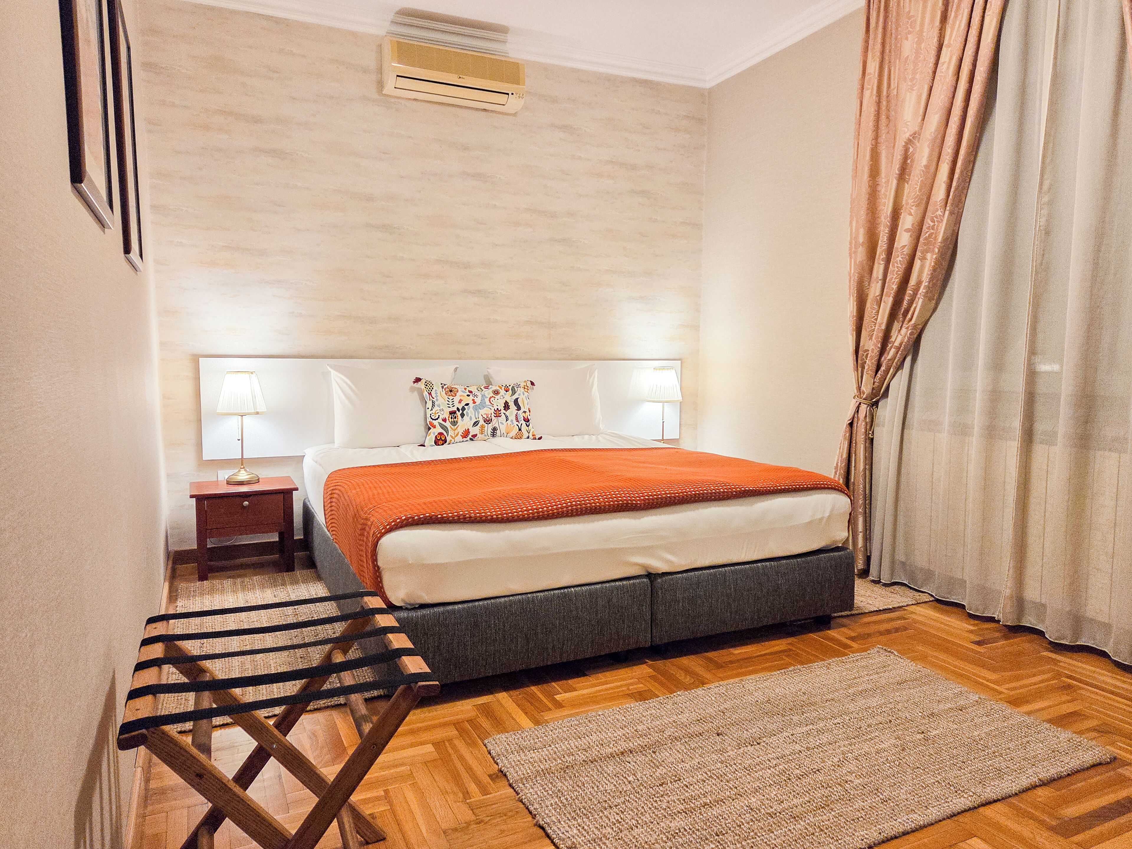 Classic Double or Twin Room, 1 Bedroom, Courtyard View | Memory foam beds, in-room safe, iron/ironing board, free WiFi