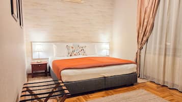 Classic Double or Twin Room, 1 Bedroom, Courtyard View | Memory foam beds, in-room safe, iron/ironing board, free WiFi