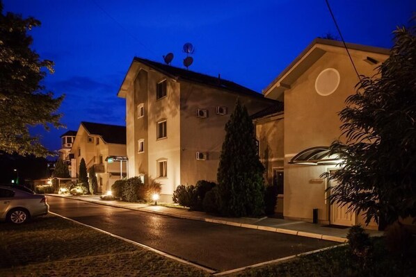 Fachada de la propiedad