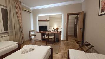 Classic Triple Room, 3 Twin Beds | Memory foam beds, in-room safe, iron/ironing board, free WiFi