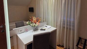 Classic Single Room | Memory-foam beds, in-room safe, iron/ironing board, free WiFi