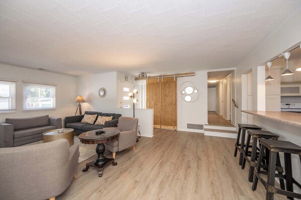 Apartment, Multiple Beds, Kitchen (Grand Elm Suite 2) | Living area | 42-inch flat-screen TV with digital channels