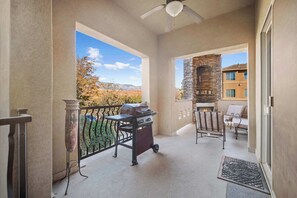 Terrace/patio - Western Front - Rustic Charm & Comfort (Hurricane)