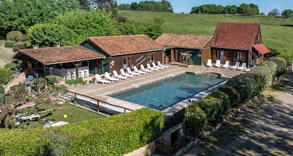 Merle,gĂźte au Hameau des LauriĂšres