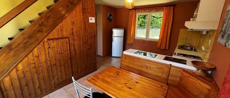 Fridge, microwave, dishwasher, coffee/tea maker