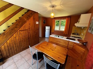 Fridge, microwave, dishwasher, coffee/tea maker