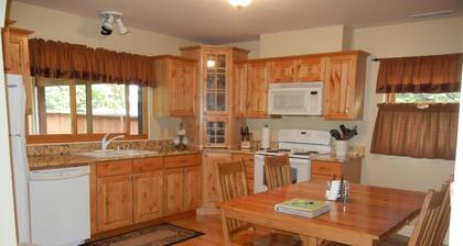 Moose Traks
Come stay in Downtown Red Lodge, 2 blocks from Broadway Street