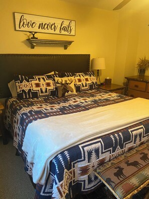 2 bedrooms, iron/ironing board, free WiFi, bed sheets - Moose Traks
Come stay in Downtown Red Lodge, 2 blocks from Broadway Street (Red Lodge)