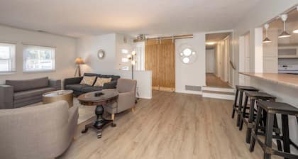 The Grand Elm Suites Sleeps 10