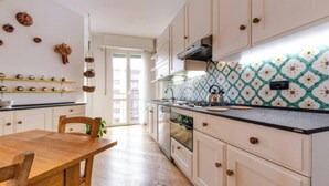 Private kitchen - Modern Apartment with Panoramic City Views  (Milano)