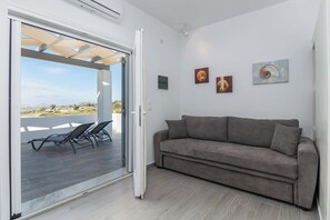 Classic Studio, Balcony, Bay View | Iron/ironing board, free WiFi - Sunset Village (Milos)
