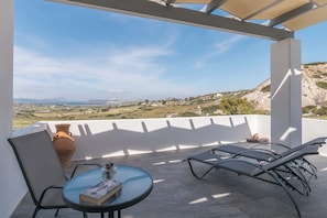 Estudio clásico, balcón, vista a la bahía | Vista a la playa o el mar