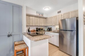 Condo, Berbilang Katil (The Village 15D) | Dapur peribadi | Ketuhar 