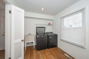 House, Multiple Beds, Patio, Garden View (Tallen Manor & Retreat) | Interior