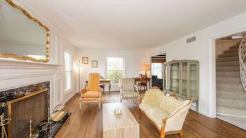 House, Multiple Beds, Patio, Garden View (Tallen Manor & Retreat) | Living area | TV