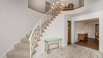 House, Multiple Beds, Patio, Garden View (Tallen Manor & Retreat) | Interior