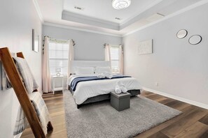 3 bedrooms, iron/ironing board, WiFi, bed sheets - The Duke-2 Blocks to MTB Trailhead-2 Mi to DT (Bentonville)