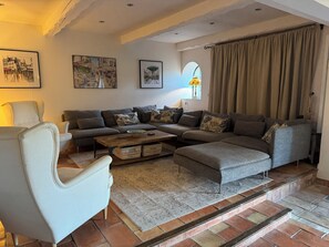 智能电视、壁炉