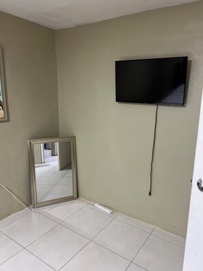 Interior - Charming 1-bedroom apartment in Kingston with WiFi and AC (Kingston)