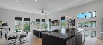 Modern & Spacious~Rooftop View of Downtown Dallas

