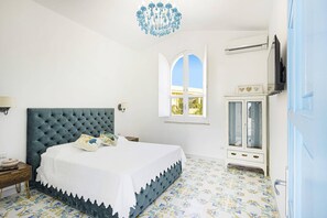 4 bedrooms, WiFi, bed sheets