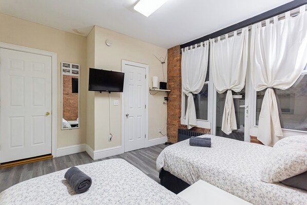 1 bedroom, iron/ironing board, WiFi, bed sheets