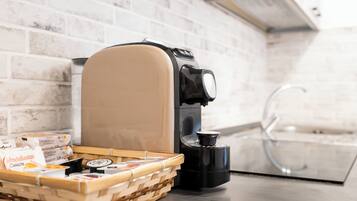 Macchina per tè/caffè, frigorifero, microonde, forno