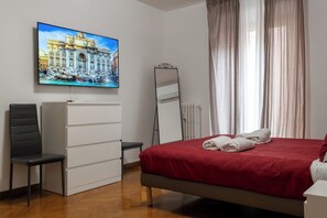 2 bedrooms, travel crib, WiFi, bed sheets