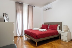 2 室のベッドルーム、旅行用ベビーベッド、WiFi、ベッドシーツ