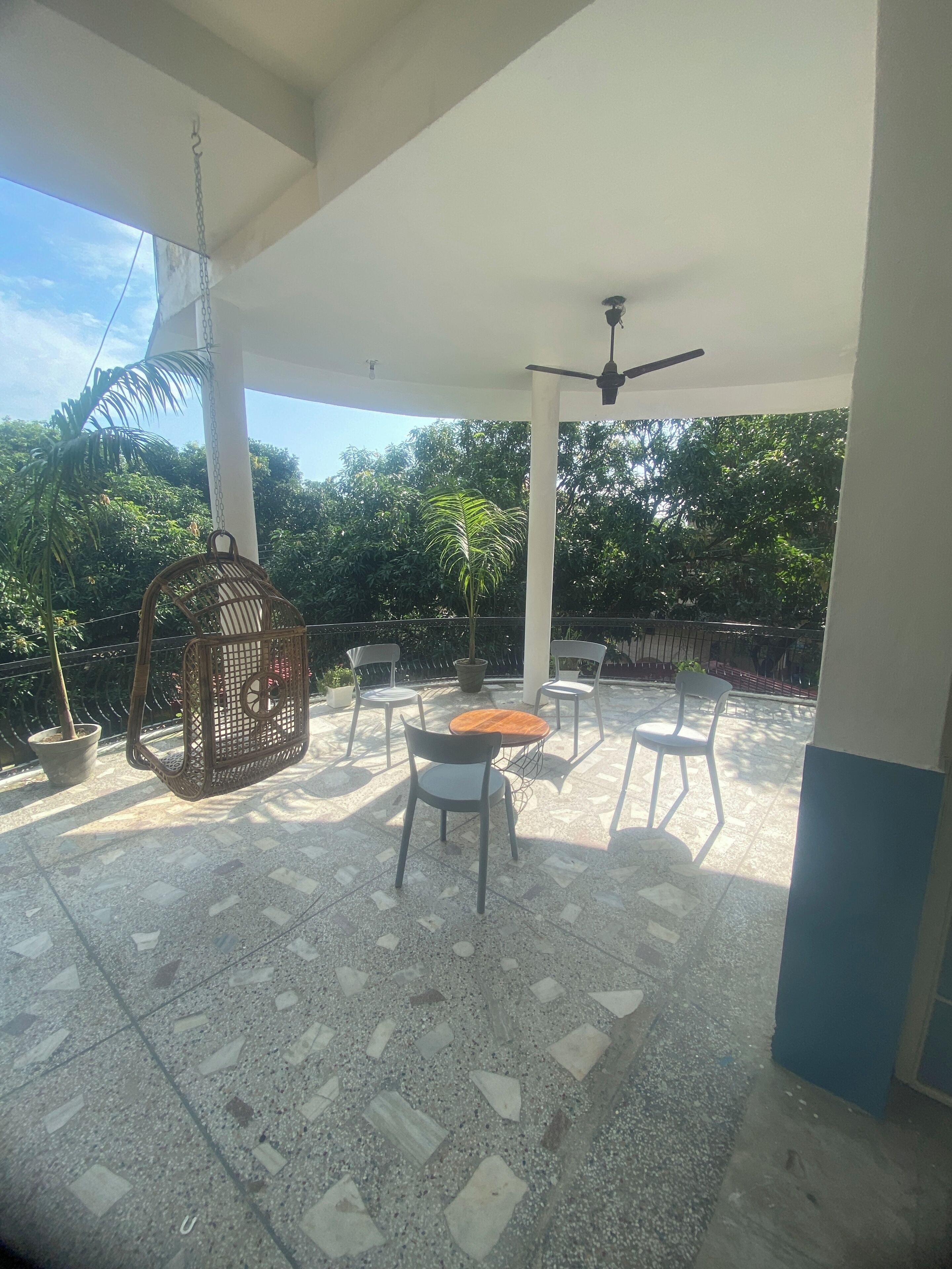 屋外ダイニングエリア