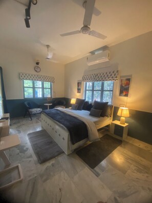 1 slaapkamer, een strijkplank/strijkijzer, wifi, beddengoed