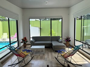 Smart TV - Beautiful country house in San Martin (pet and family friendly) (San Martín)