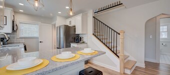 The Yellow Door! 5 BR! Near the EXPO & Airport!