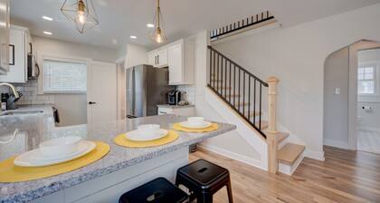 The Yellow Door! 5 BR! Near the EXPO & Airport!