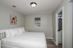 House, Multiple Beds, Hot Tub, Garden View (The Restful Ark)