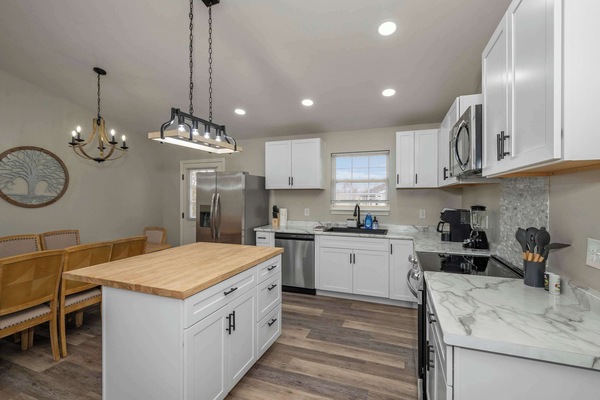 House, Multiple Beds, Hot Tub, Garden View (The Restful Ark) | Private kitchen | Fridge, microwave, oven, stovetop