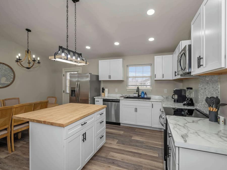 House, Multiple Beds, Hot Tub, Garden View (The Restful Ark) | Private kitchen | Fridge, microwave, oven, stovetop