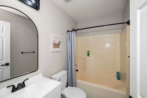 House, Multiple Beds, Hot Tub, Garden View (The Restful Ark) | Bathroom | Combined shower/bathtub, hair dryer, towels