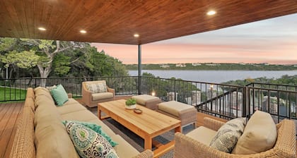 Lake Therapy: 5 Bedroom/ 5 Bath Home with Dock!