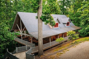 Exterior - Rustic Cedar Inn | Luxury 6BR Lodge, Kids Loft (Rockbridge)
