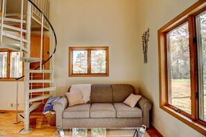 Smart TV, fireplace, table tennis, books - Eagle`s Nest - Main House / Guest House (Brainerd)