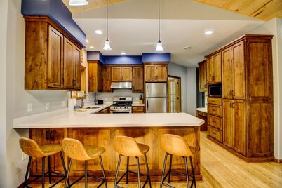 Eagle`s Nest - Main House / Guest House